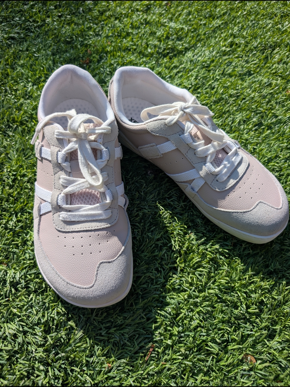 Xero Shoes Wynn – Women, in the Tan / Pink Sand / Red colorway